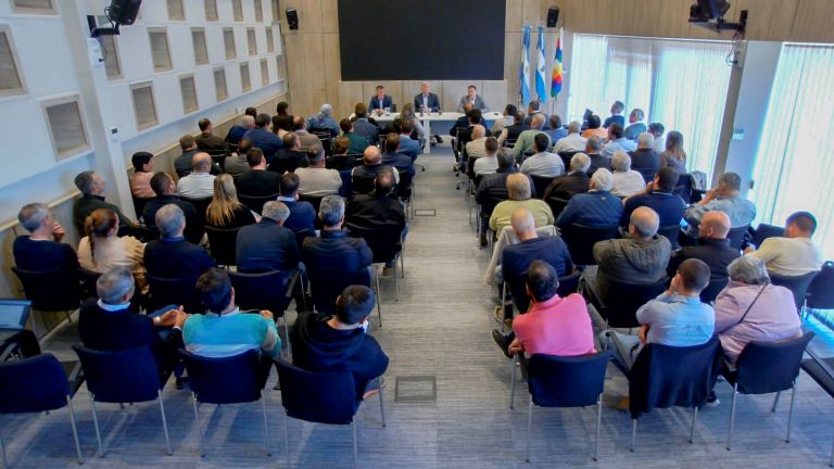 El gobernador Ziliotto recibió a todos los intendentes para compartirles información económica y proyecciones del Presupuesto 2026