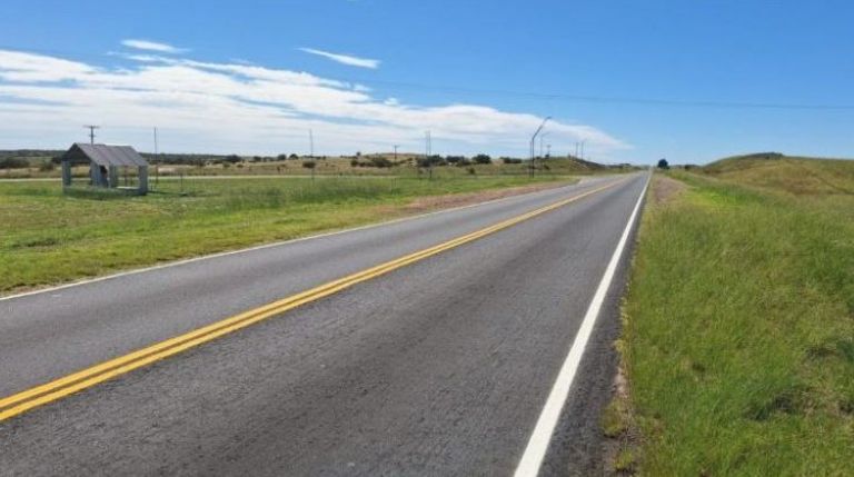 El gobernador Ziliotto impulsa nuevas obras de señalización en rutas de toda la provincia y se invertirán unos 8.700 millones de pesos