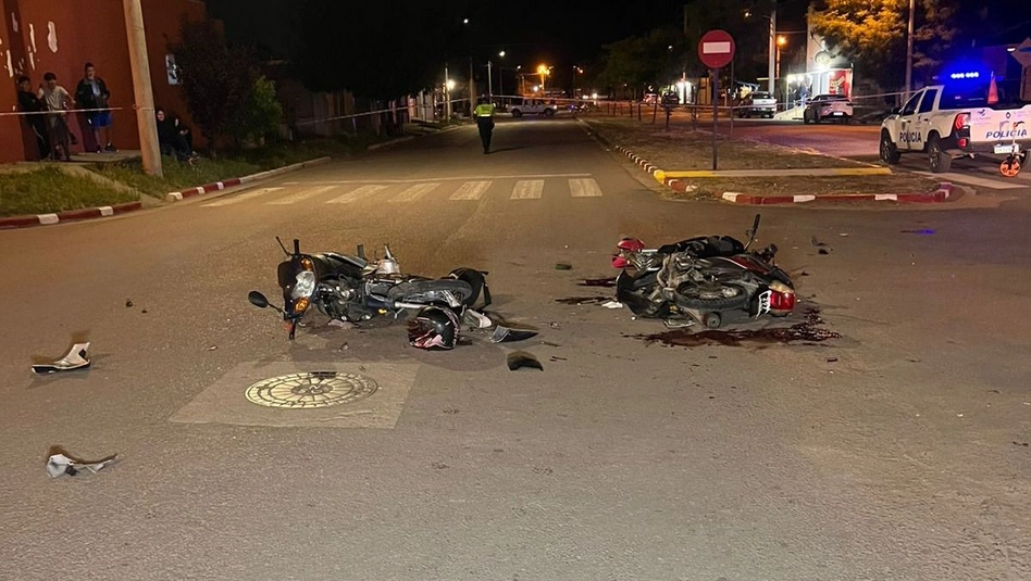 Santa Rosa: grave accidente entre dos motos dejó a un hombre y una mujer internados en estado crítico