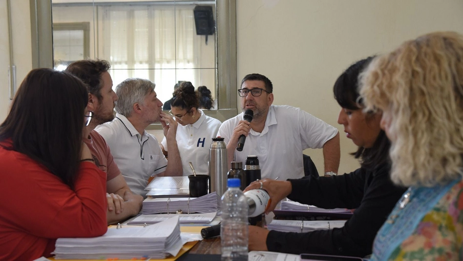 Santa Rosa: el Concejo frenó el avance de Clarín por irregularidades en su tendido de fibra óptica