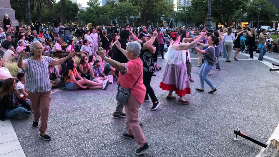 Santa Rosa celebró el Día de la Tradición con música, danzas y espíritu gauchesco