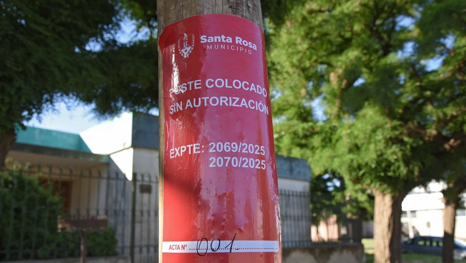 Santa Rosa multó a Clarín y ordenó retirar postes colocados sin autorización