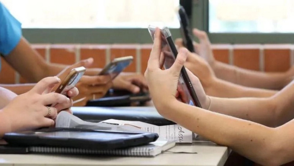 La Pampa restringe el acceso a redes sociales y plataformas en la red escolar Alumnos