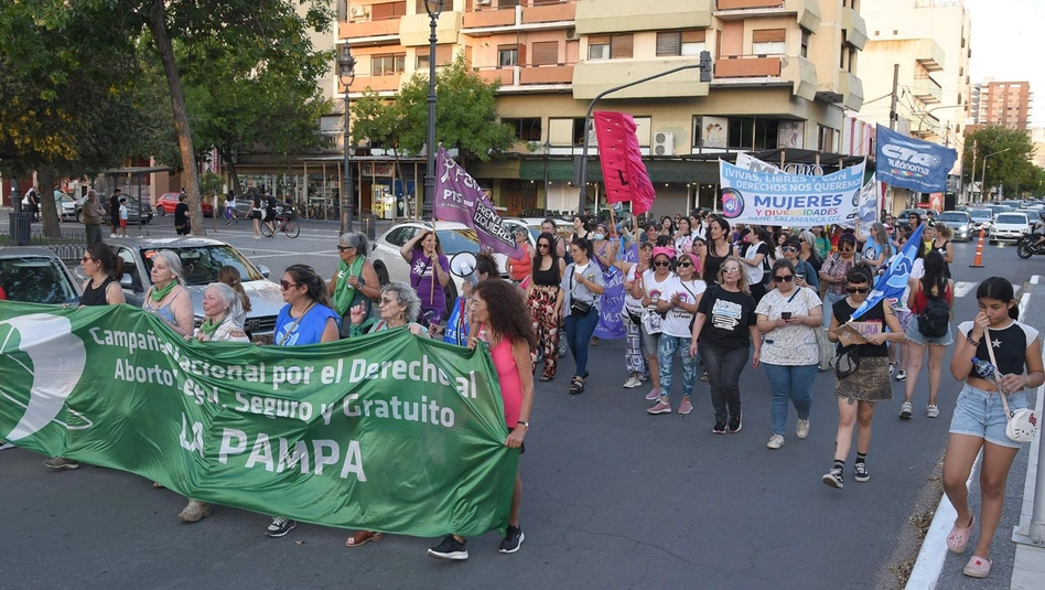 Santa Rosa: organizaciones marcharon por el 25N y reclamaron que el Estado garantice políticas reales contra la violencia de género
