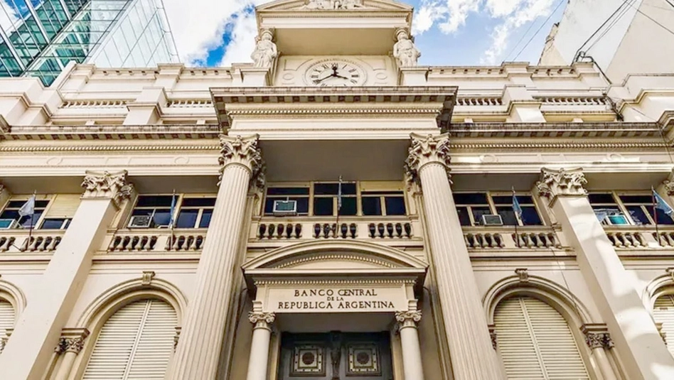 Mercado cambiario: el dólar vuelve a presionar al alza y revierte la baja de noviembre