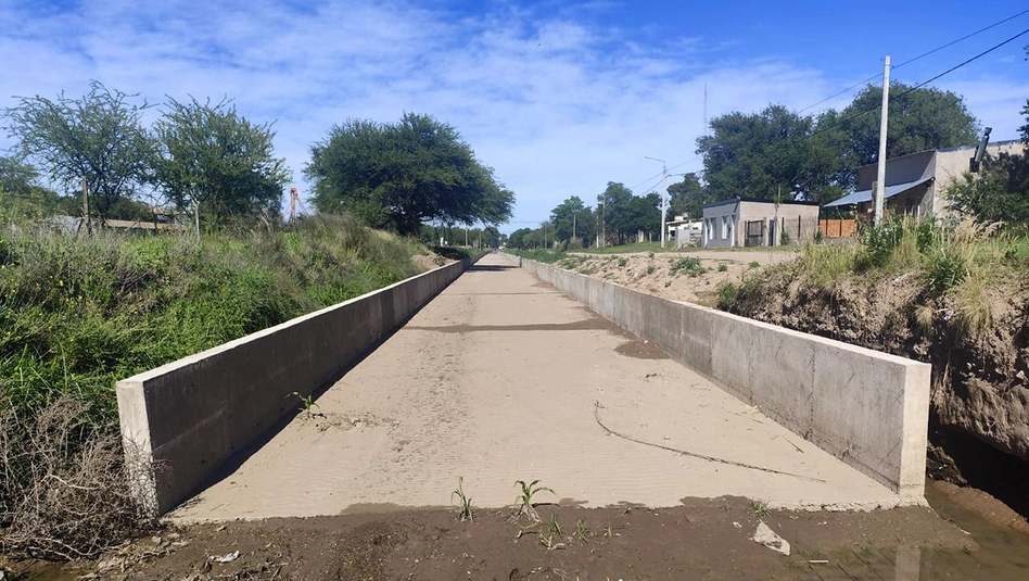 Avanza la segunda etapa de la obra en el canal pluvial principal de Anguil