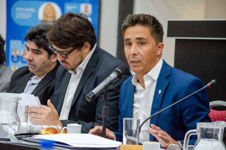 El ministro Intronatti estuvo en la Legislatura Provincial y dijo que “el 11% del Presupuesto 2026 irá a Obras Públicas”