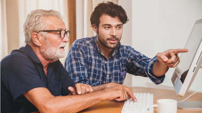 Claves para ayudar a los adultos mayores a evitar estafas digitales