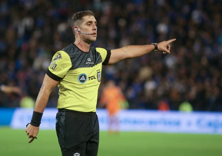 Fútbol: se confirmaron los árbitros para los 4tos de final de la Liga Profesional