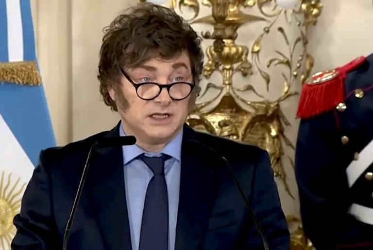 Javier Milei mantiene un 49% de imagen negativa