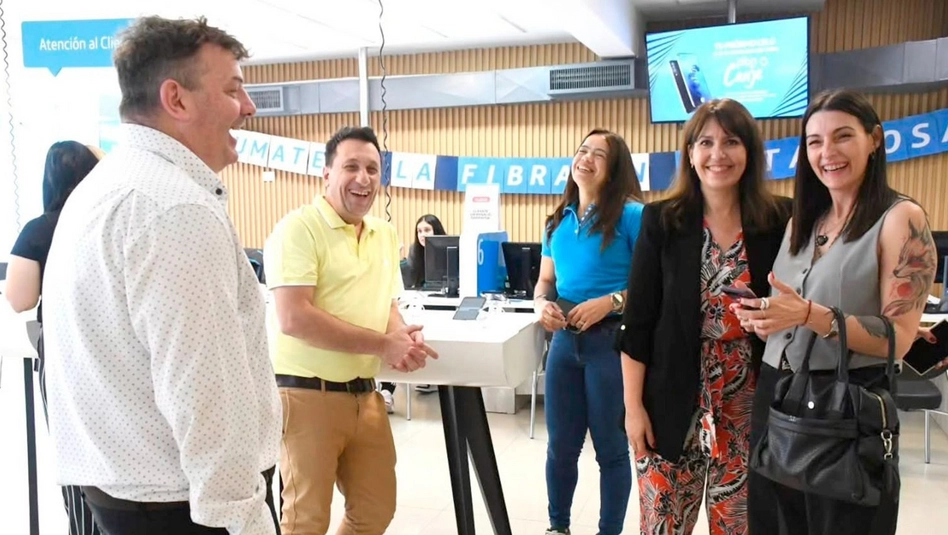 Santa Rosa: críticas a Romina Montes de Oca tras su aparición en un acto vinculado al Grupo Clarín