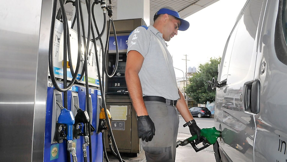 Llenar el tanque con nafta Súper cuesta más de 70 mil pesos