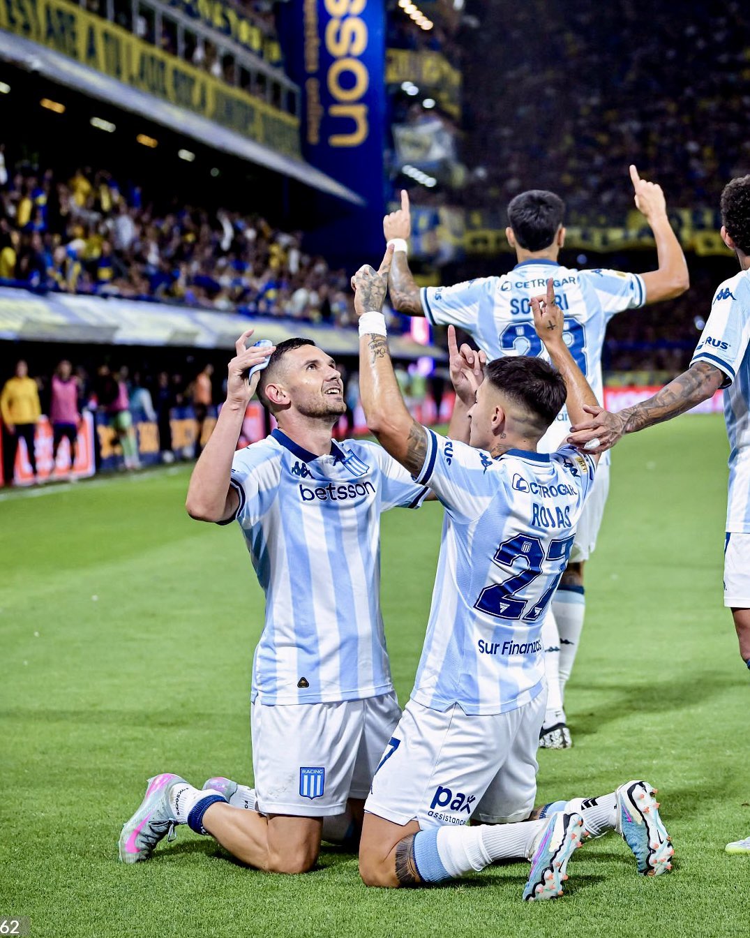 Fútbol: Racing venció a Boca en La Bombonera y está en la final del Torneo Clausura