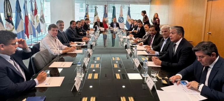 Fuerte caída en transferencias a provincias: tensión entre la Nación y las provincias